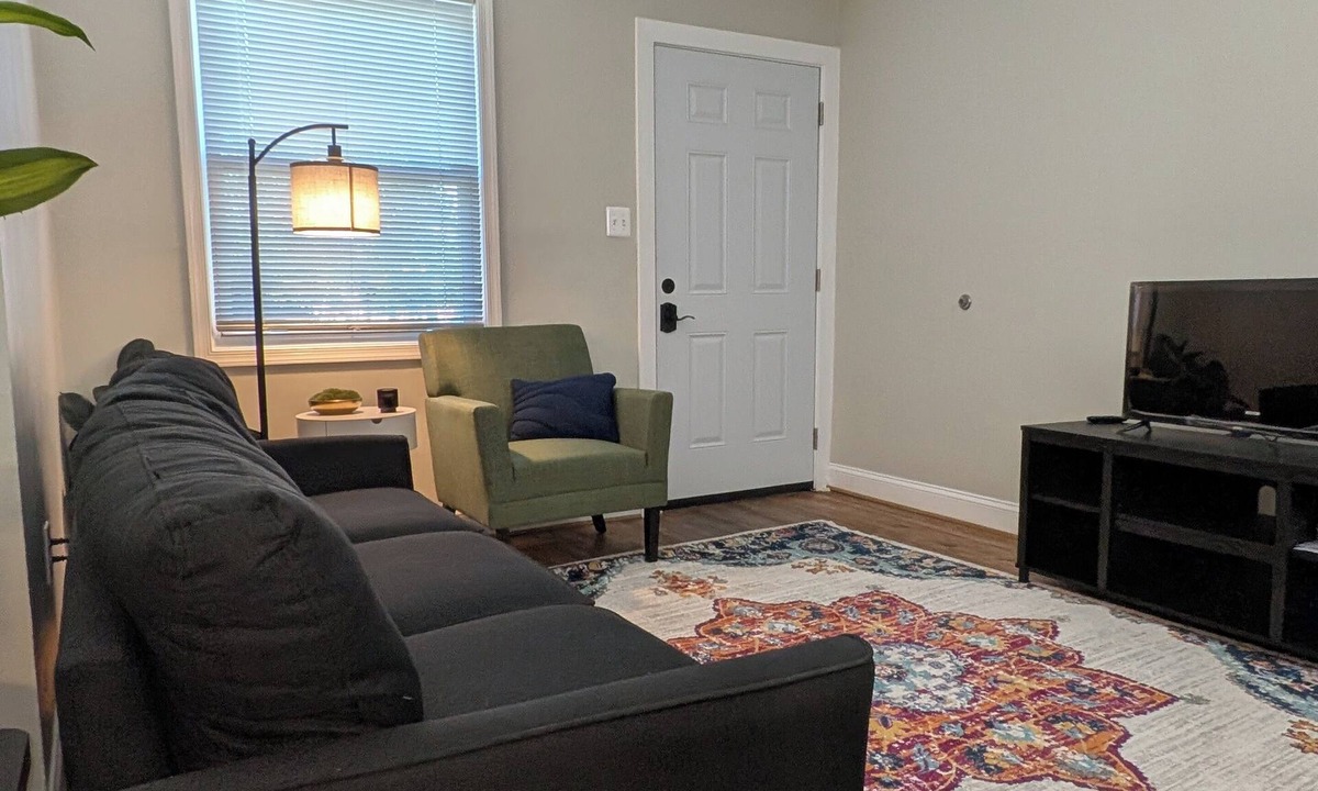 Kingman Park Apartment | 1 BR/1BA Apartment in Northeast DC - Private Unit w/Den & W/D
