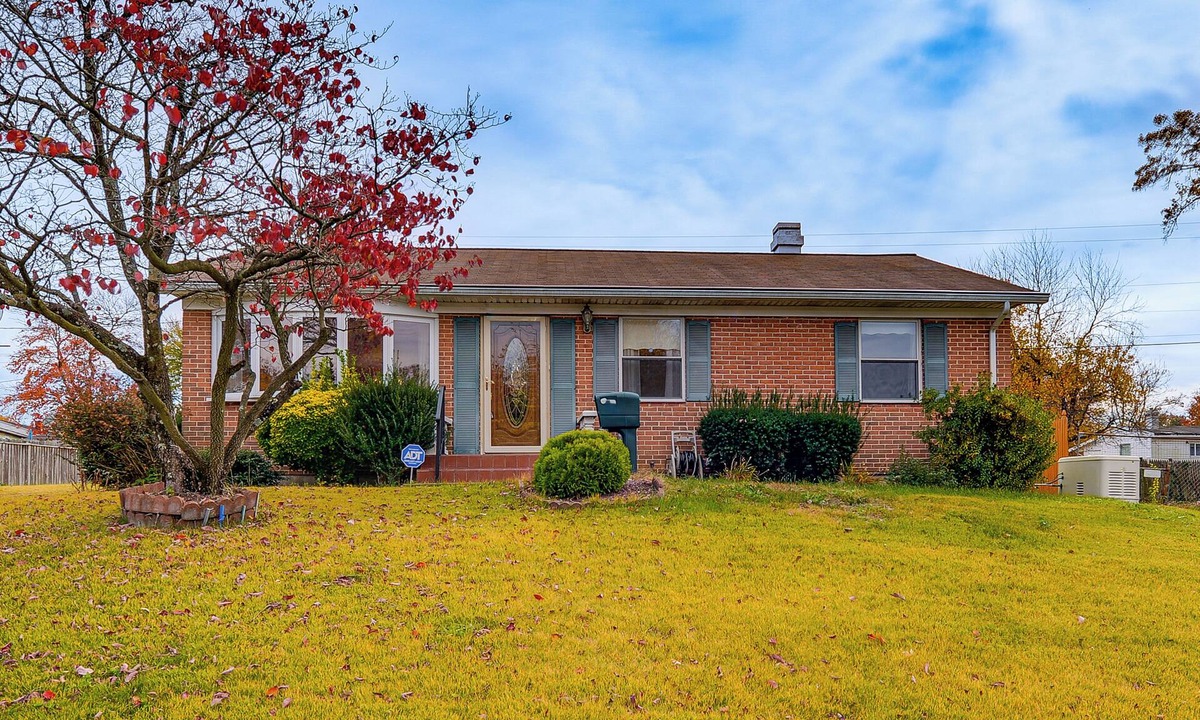 Edgewood House | 2 Mi to APG: Edgewood Family Home w/Fenced Yard