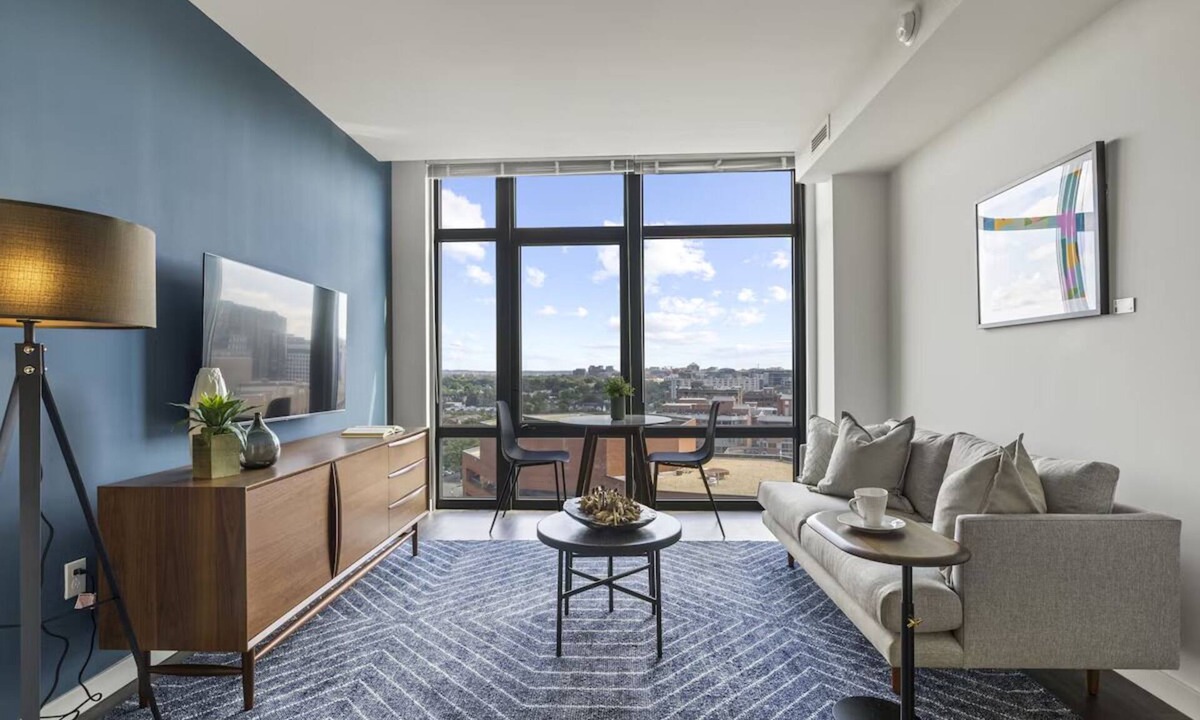 Bluemont Hotel | 2 Units | Arlington Getaway | Kitchen & Rooftop Pool | Ideal for Weekend Getaway