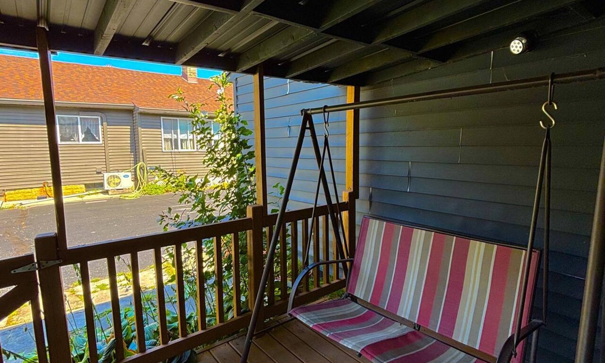 West Newton House | 4 bd 10 min to Downtown W D