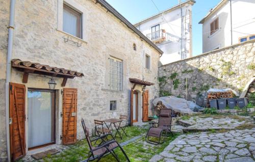 Montenero Val Cocchiara House | 4 Bedroom Cozy Home In Montenero Val Cocchiar
