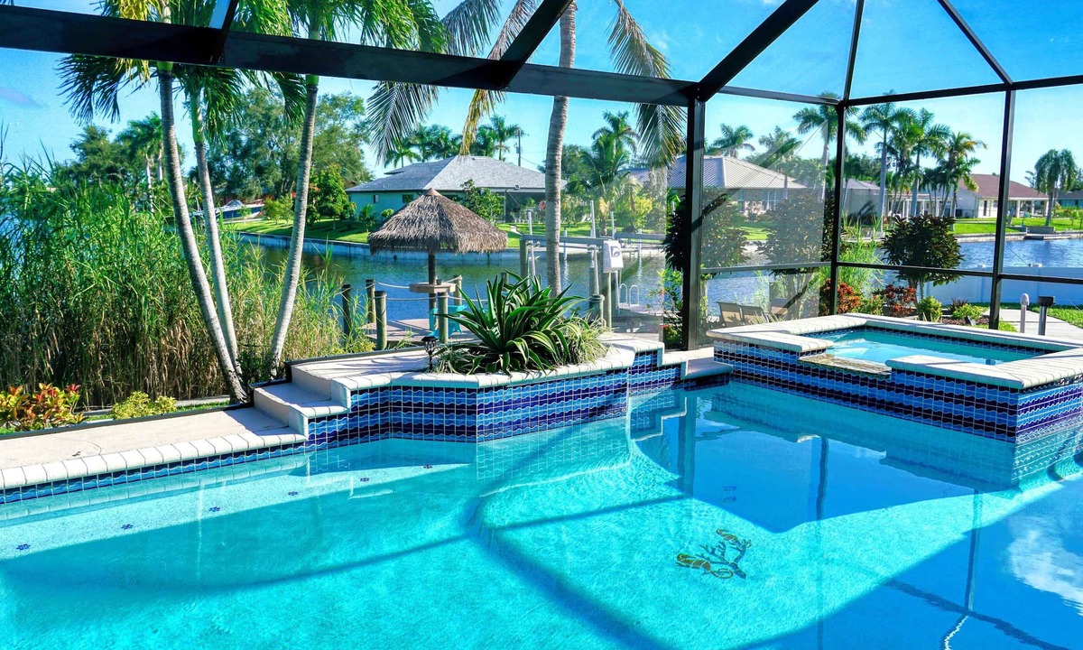 Cape Coral Villa | 4 bedroom villa with pool & spa (heatable) Tiki bar overlooking the water!