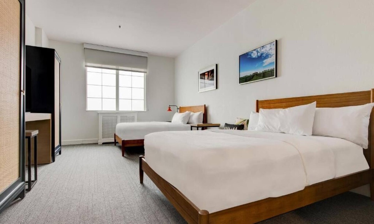 Lexington House | 4 Great Units fit for Families! FREE Parking and Pets Allowed, Near Legacy Trail