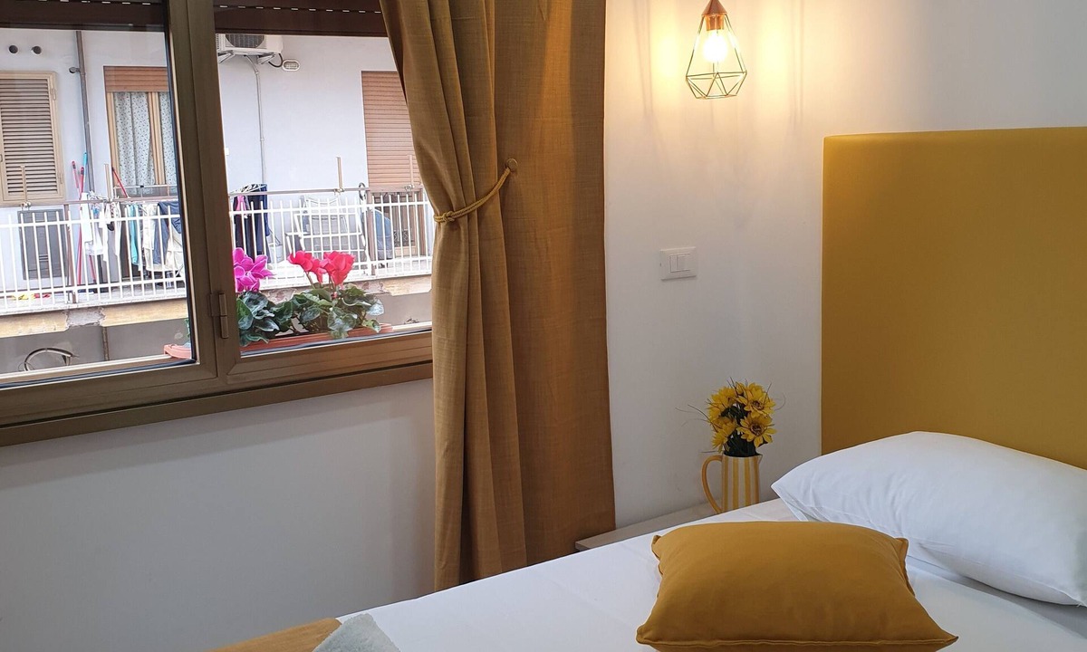 Cinecitta House | Affittacamere Dianir