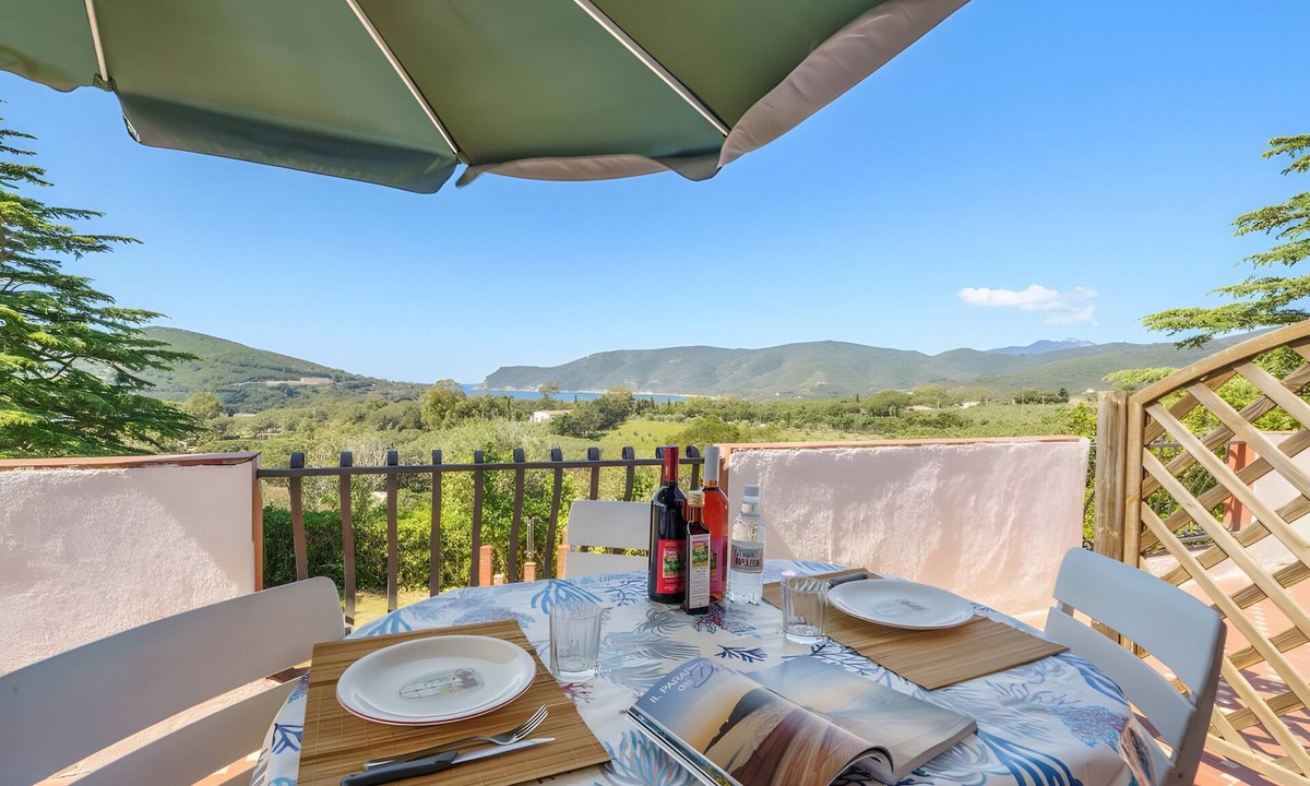 Lacona Apartment | Apartment 'Bilo Nr 10' with Mountain View and Shared Garden
