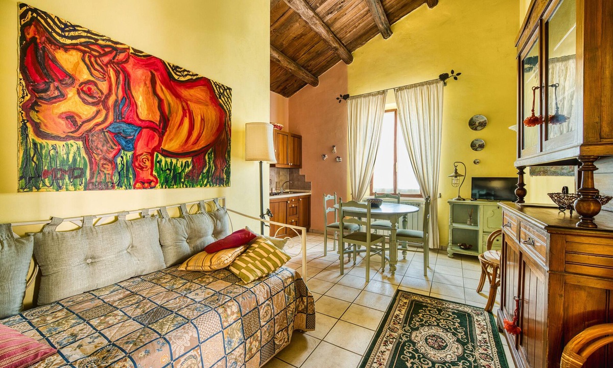 Pietrauta Apartment | Apartment 'Il Grappolo E La Rosa Tea' with Shared Garden and Wi-Fi