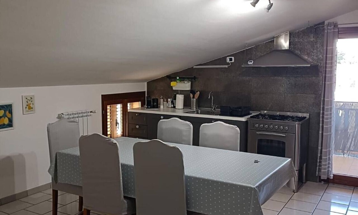 Paglieta Apartment | Apartment 'Tra Mare e Monti' with Wi-Fi and Air Conditioning
