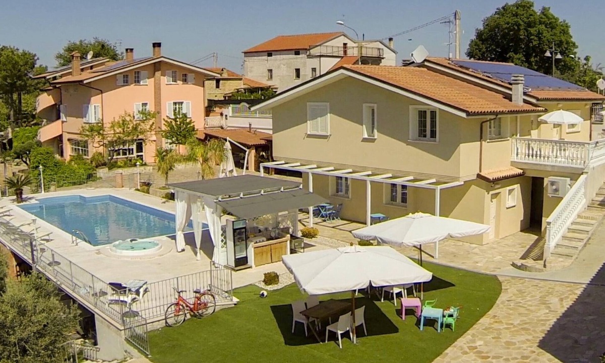 Sant'Omero Apartment | APARTMENT WITH POOL AND 2 BEDROOMS