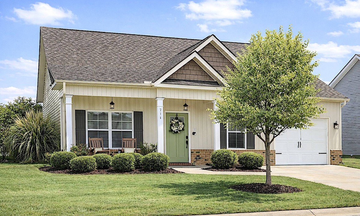Aiken House | ARGO HOUSE Quiet Home Base for Aiken & Augusta. Fenced Yard & Air Filtration