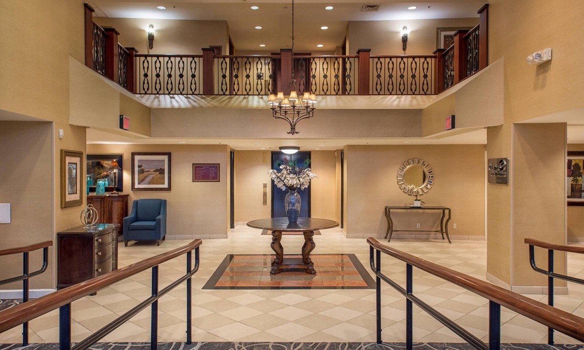 Court House Hotel | Arlington Court Suites, a Clarion Collection Hotel