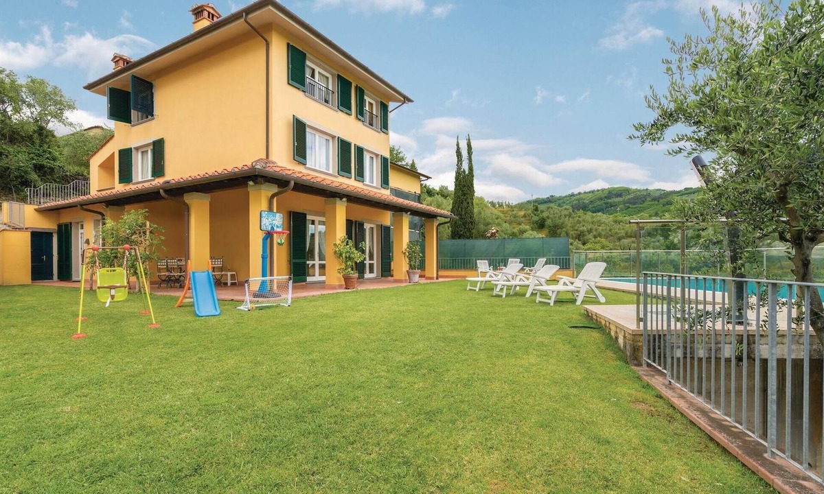 Massa e Cozzile House | Awesome home in Massa e Cozzile PT