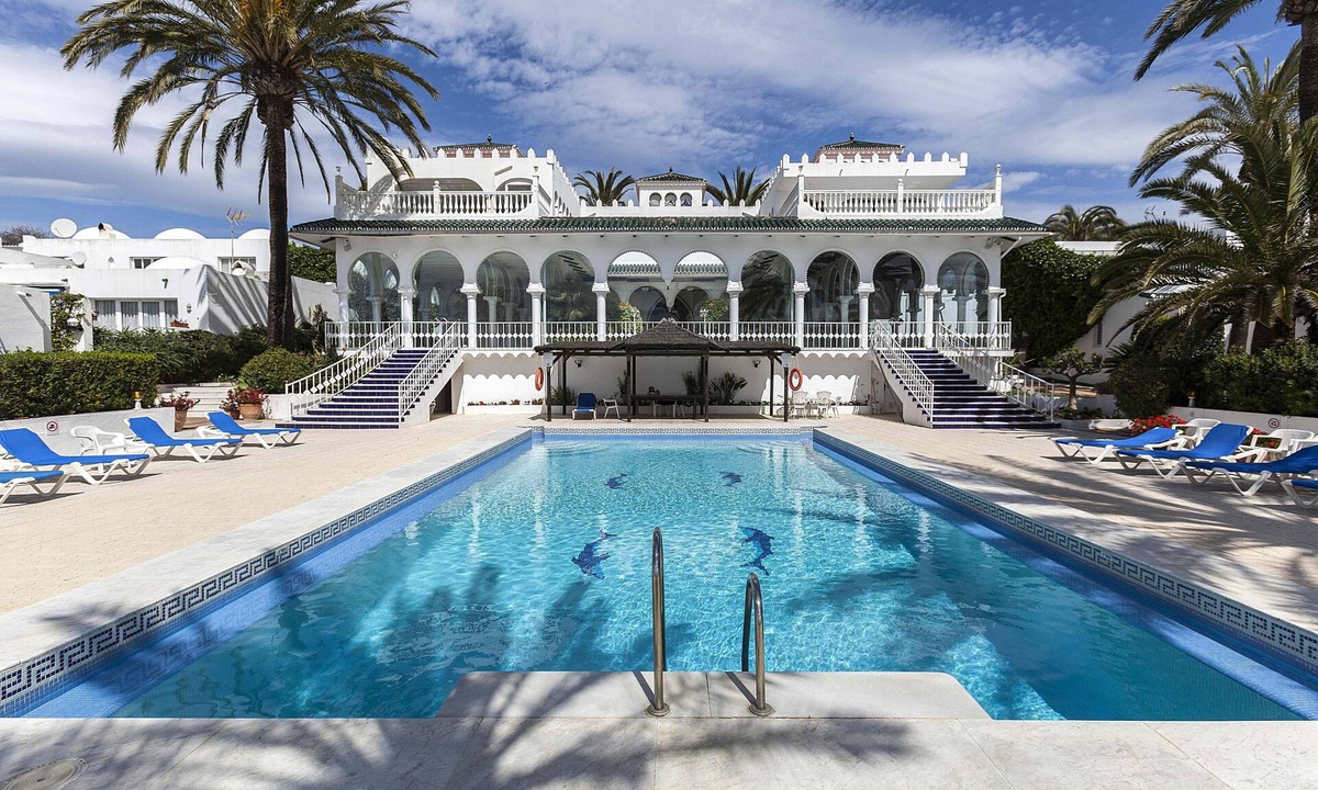 Golden Mile Villa | Beachfront Luxurious Oasis Club Villa on Marbella´s Golden Mile Beach