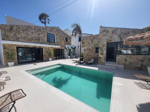 Buenas Noches Villa | Beachfront Villa