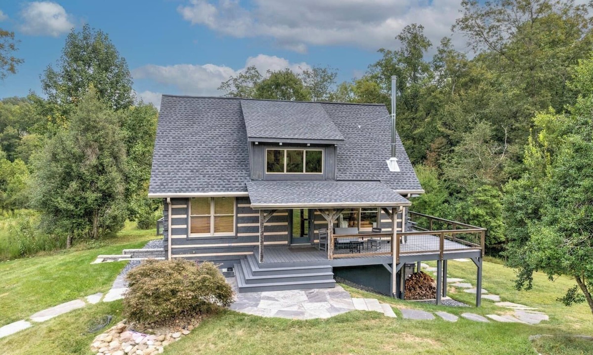Tryon House | Bear Creek Cabin- 8 mi to TIEC, Sleeps 7