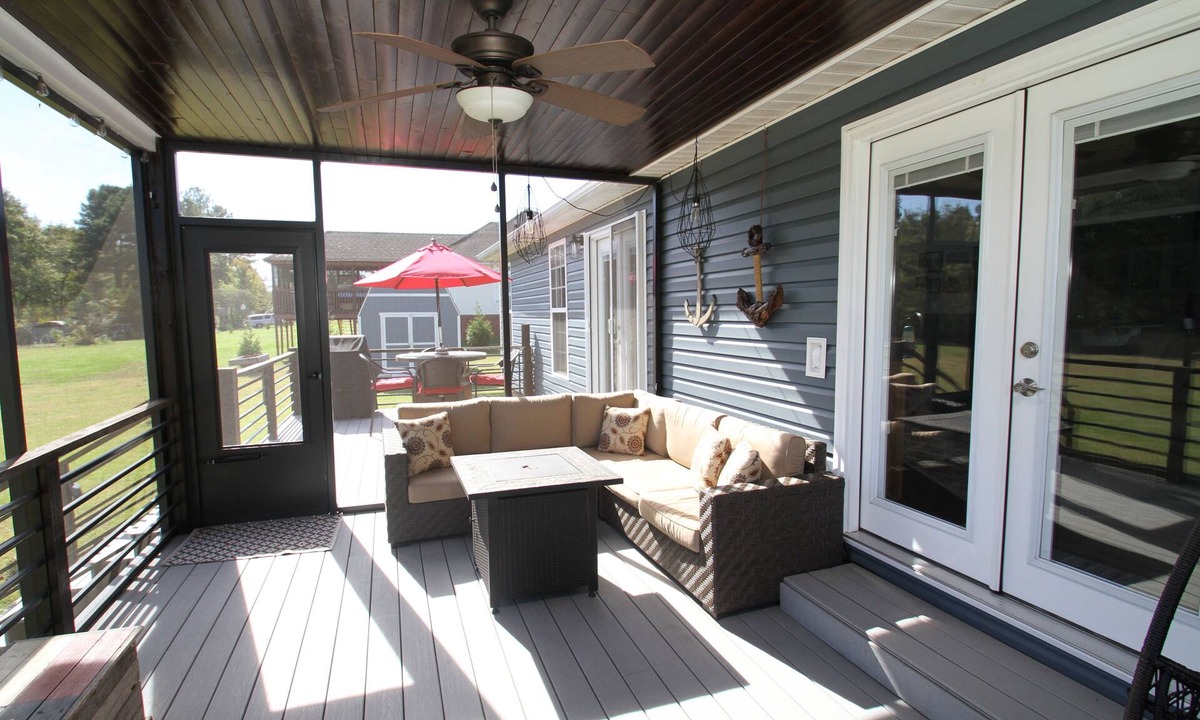 Inman House | Beautiful Lakefront Home on over an acre