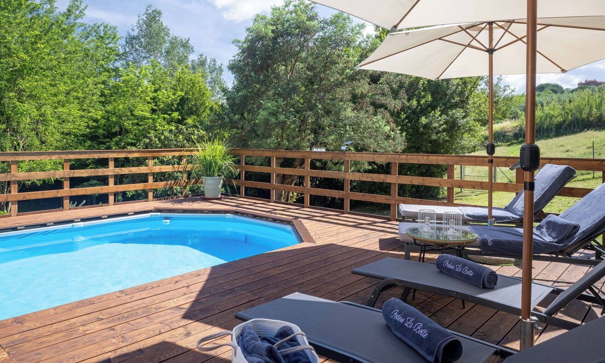 Lari Villa | Beautiful private villa for 8 guests with private pool, A/C, WIFI, TV and veranda