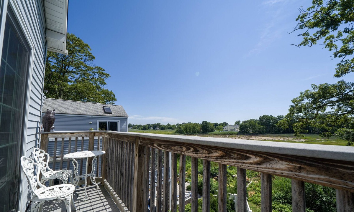 Pine Orchard House | Beautifully Updated Beach House w/ Views! - Prime Location!!!!
