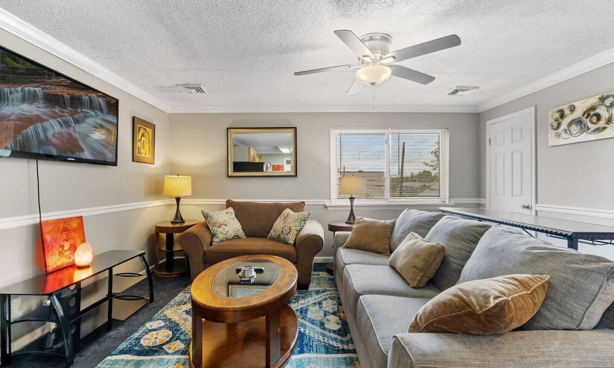 Morton Apartment | Boho-Style 2B/1B by the Philadelphia Airport w/Nearby Parking Spot!