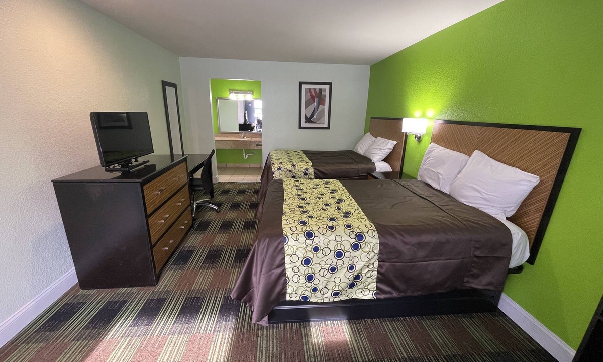 Chesapeake Hotel | Bowers Hill Inn