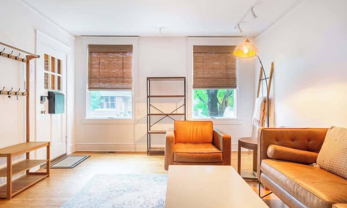 Wilmington Apartment | Bright, clean spacious 2 BR apt off street parking