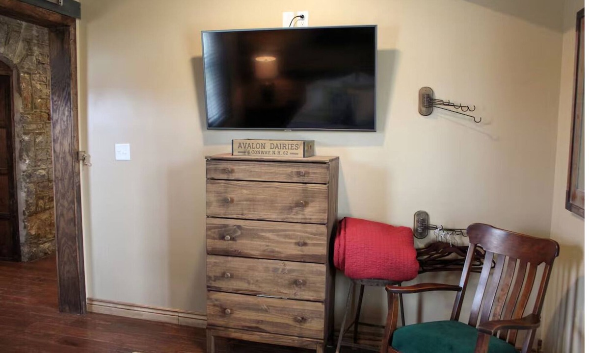 Stamping Ground House | Buffalo Springs Distilling Company