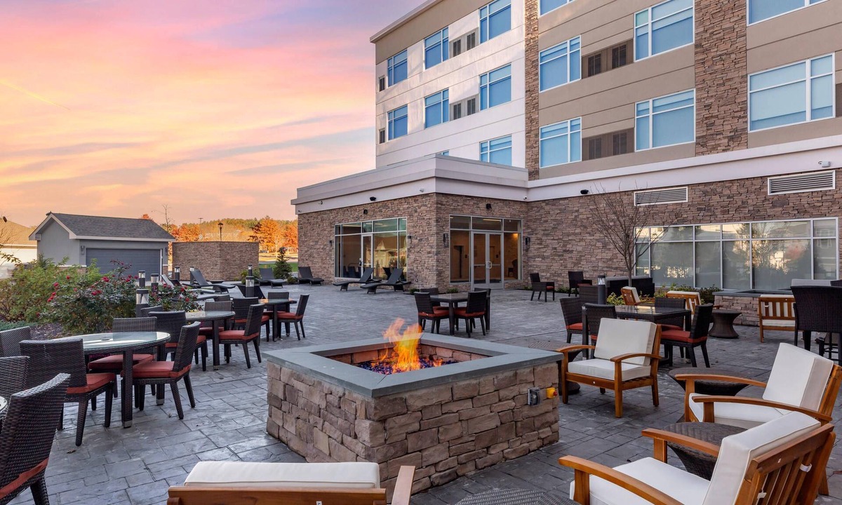 South Windsor Hotel | Cambria Hotel Manchester South Windsor
