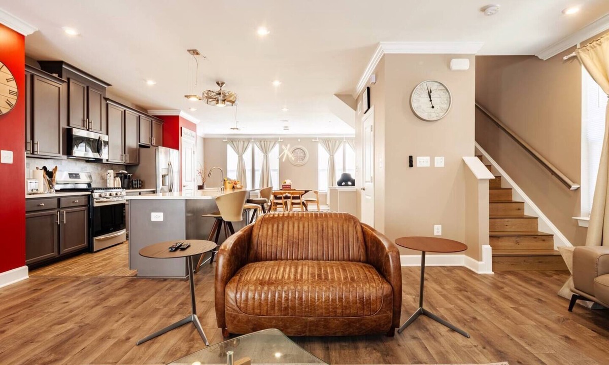 Largo House | CAPITAL COURTS MY-LUXE END-UNIT 3-BEDROOM HOME IN LARGO, UPPER MARLBORO MD.