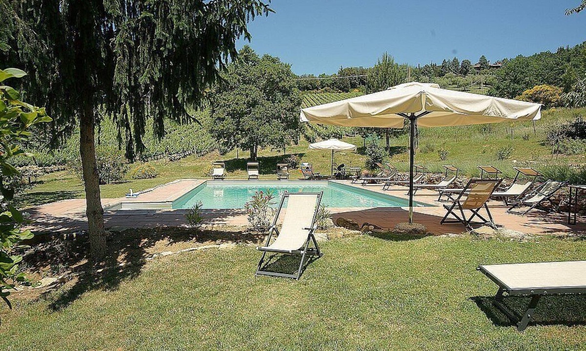 Pontassieve House | Casa Camomilla E: A characteristic and welcoming two-story independent house surrounded by meadows and by green hills, with Free WI-FI.