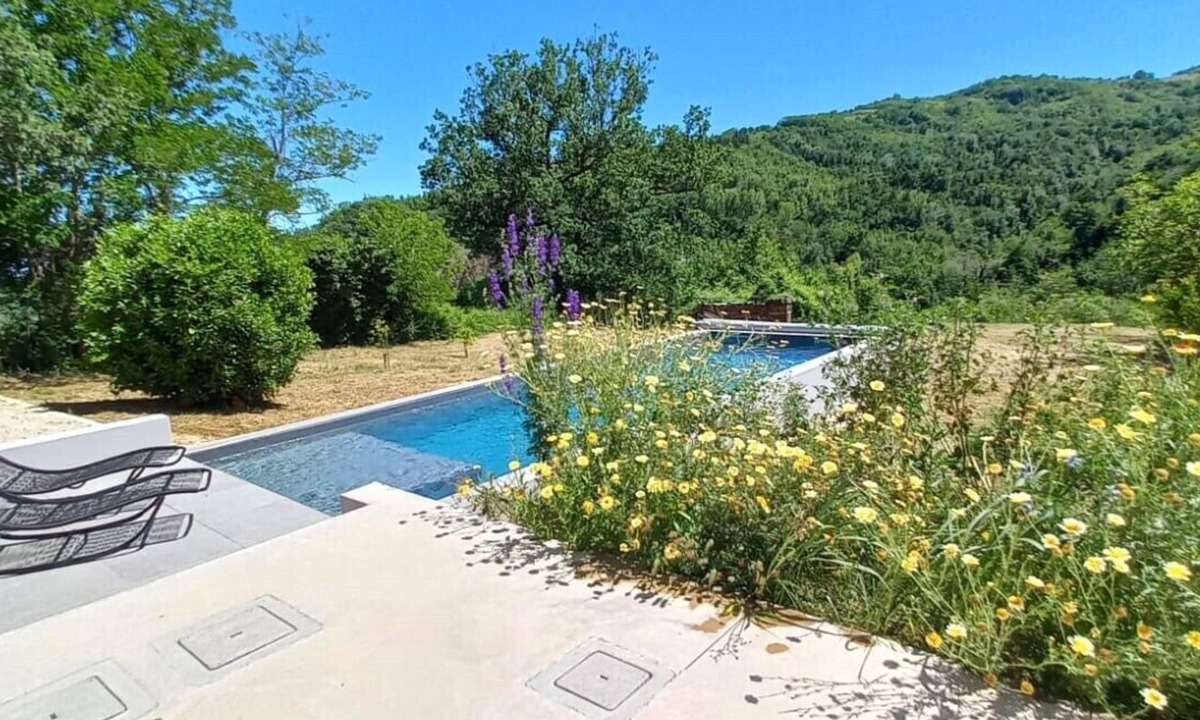Cermignano Villa | Casa del noce, stylish farmhouse with private pool, between beach and mountains