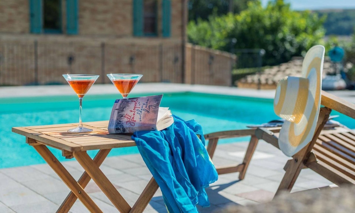 Mogliano Villa | Casale Vigneto - 3 bedrooms, pool, AC, wifi, pets, Marche