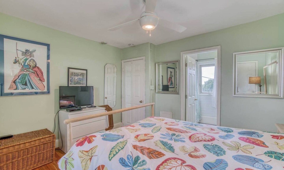 Charles Village Apartment | Charles Village 1-BR, Walk to Johns Hopkins
