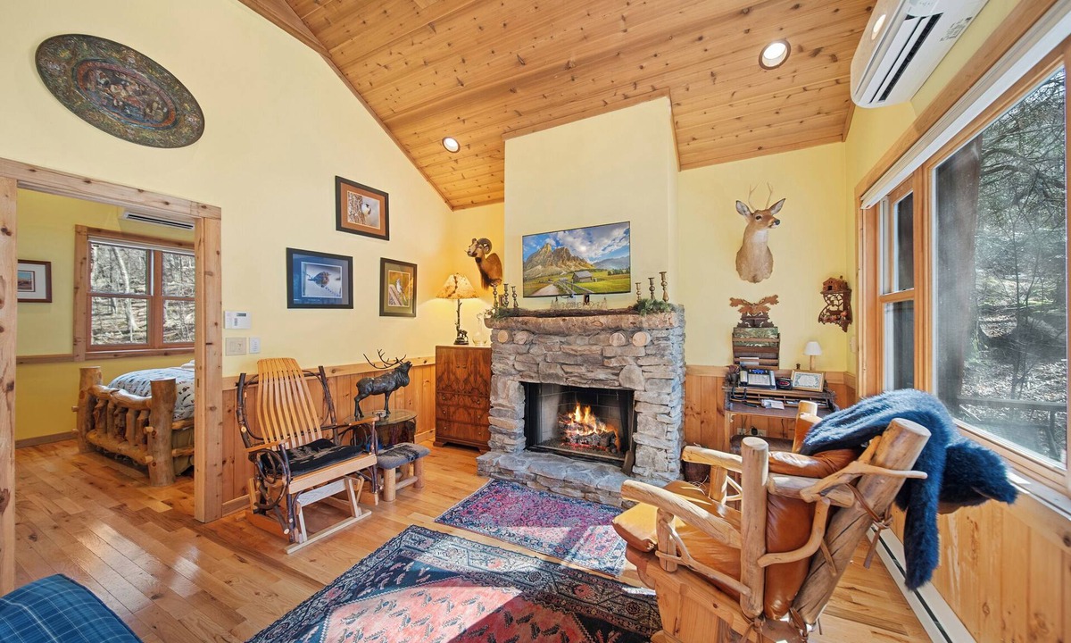 Beech Mountain House | Charming Beech Mtn Retreat Near Slopes | Cozy Fireplace Escape