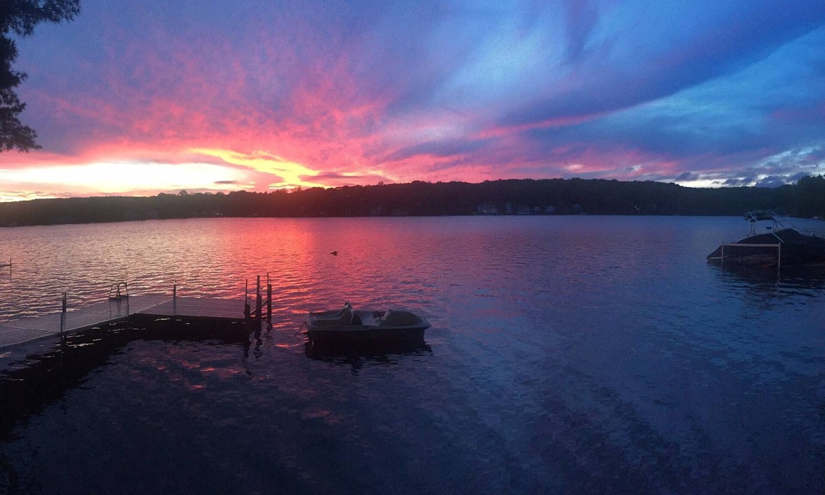 Lake Pocotopaug House | Charming Lakefront Home with Sunset Views
