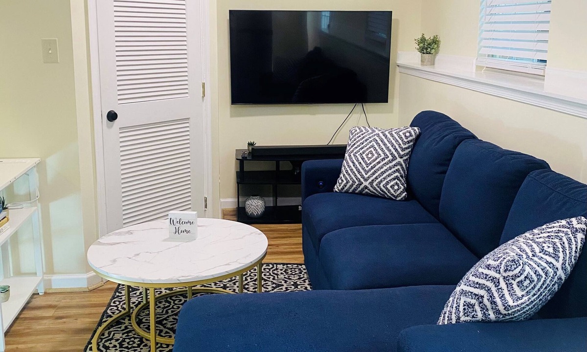 Jefferson Manor House | Charming Retreat in the Heart of the City