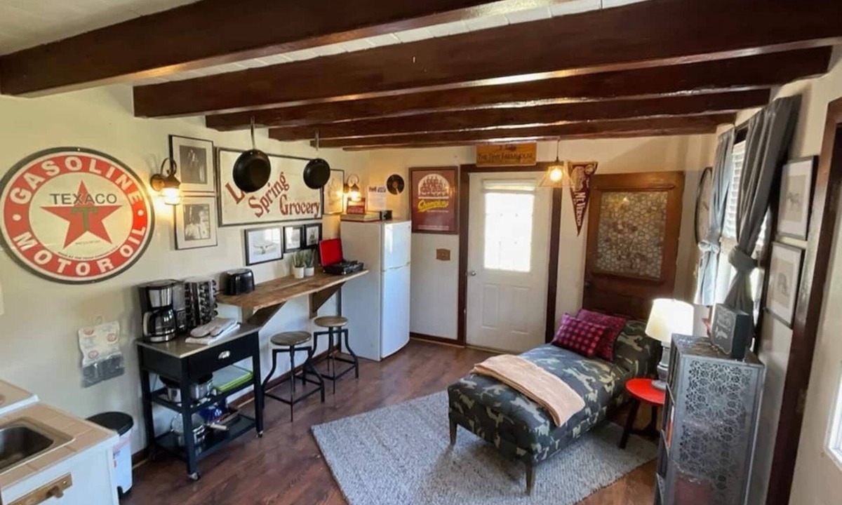 Harrisonburg House | Charming Tiny House w/yard, Close to JMU and Dwntwn Harrisonburg