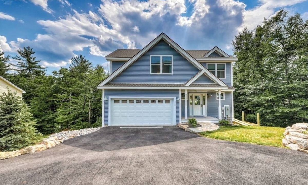 Intervale House | Chic home with game room, fireplace & mountain view - near Story Land & skiing