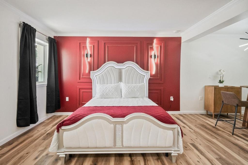 Kokomo Apartment | Clair de Lune private Studio a Romantic Retreat