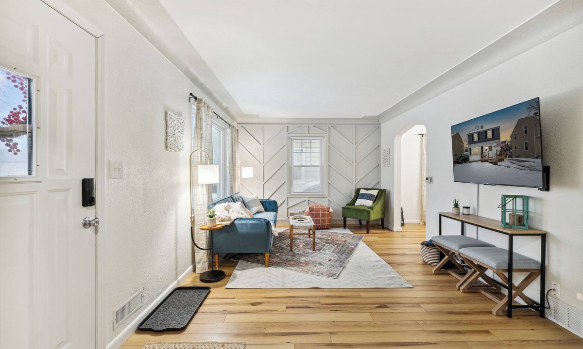 Toledo House | Clean & Chic 3br-King Bed! By Downtown Toledo!