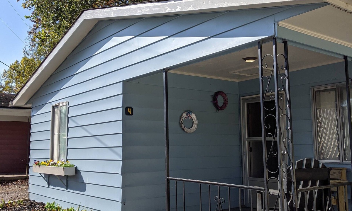 Cadiz Cabin | Clean, full kitchen, stand alone cabin adjoining Lake Barkley State Park