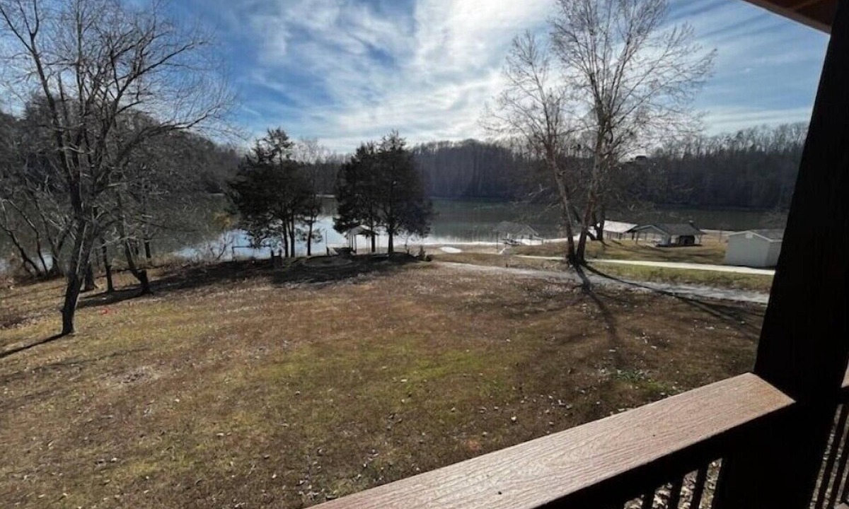 Harriman House | Clinch River Getaway - A lakefront retreat, just 5 minutes from grocery.