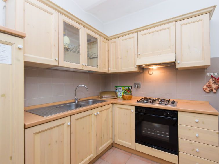 Piane di Collevecchio Apartment | Collevecchio Apartment, Sleeps 3 with Pool and WiFi
