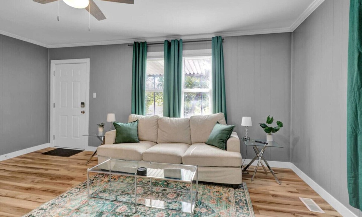 Henderson House | Comfort on Clay Street!