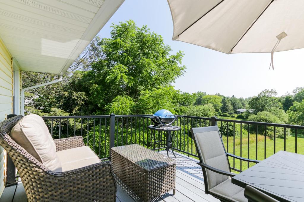 Morris House | Connecticut Retreat: Steps to Historic Downtown!