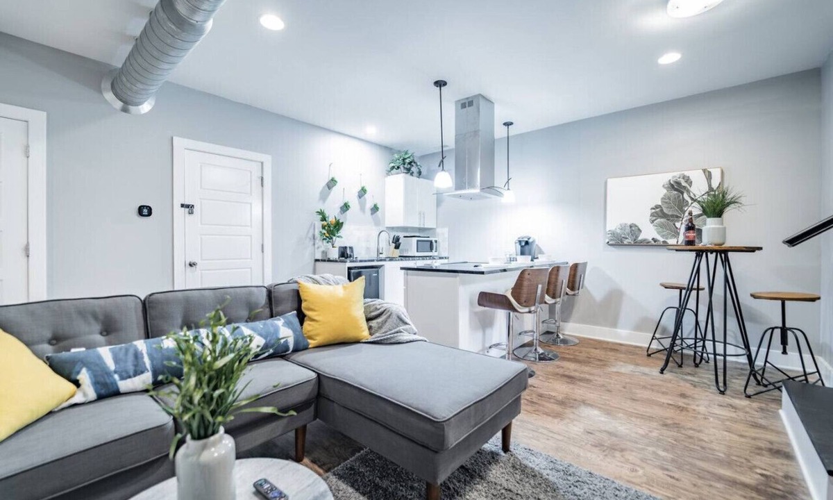 Fountain Square House | Contemporary 2BR2BA w/King *Den*Private Entry/Yard