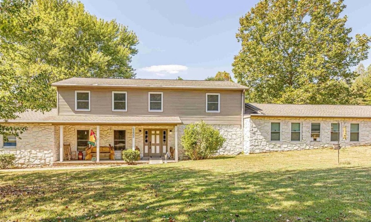 Inglefield House | Country Homeplace 4-bedroom Pool Hot tub pets ok Near Toyota