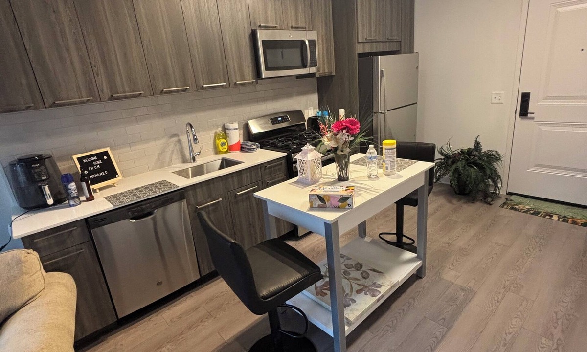 Arlington Apartment | Cozy 1-bedroom apartment in pleasant Arlington with AC and gym access