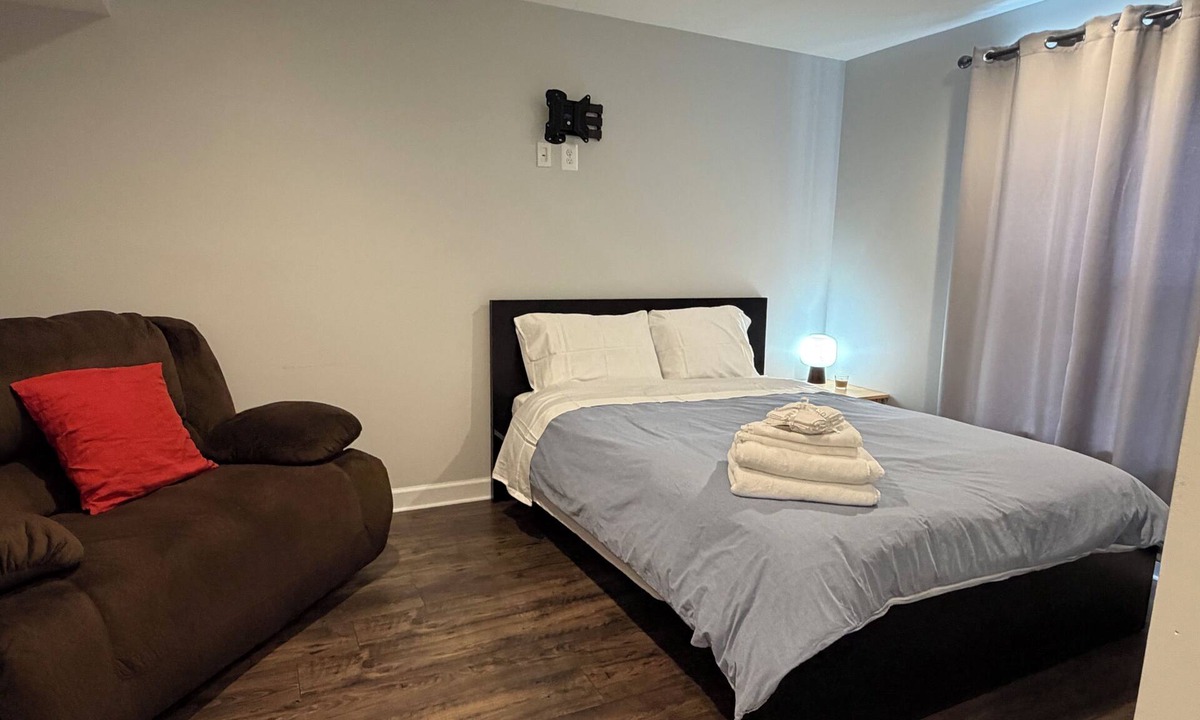 Gainesville House | Cozy 2-bedroom basement in charming Gainesville