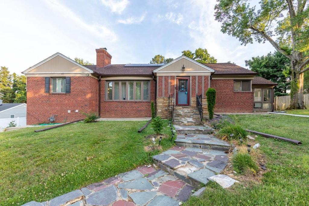 Hillandale Apartment | Cozy 3BR Suite w Private Entry Mins to DC UMD
