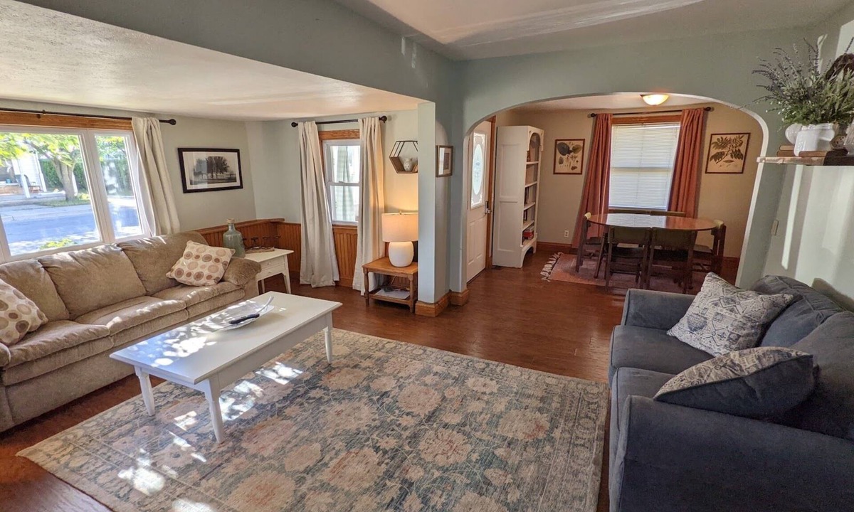 Shipshewana House | Cozy cottage within walking distance of almost everything