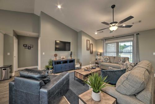 Murray House | Cozy Murray Retreat Near MSU & Local Eateries